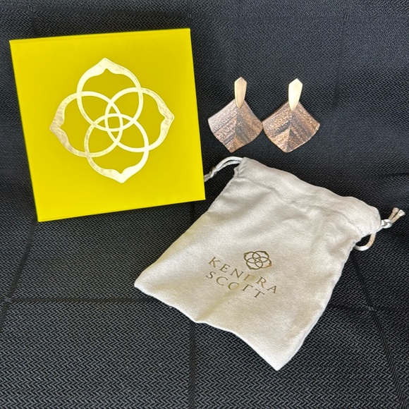 Kendra Scott Rose Gold Astoria Earrings - Picture 1 of 3